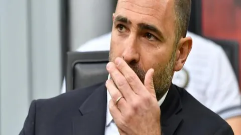 巴萨18场连胜，弗里克与哈维历史战绩并驾齐驱