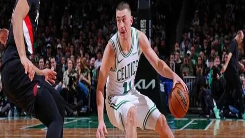 梅德韦杰夫暴怒砸拍毁摄险出局，澳网次轮惊险逆袭